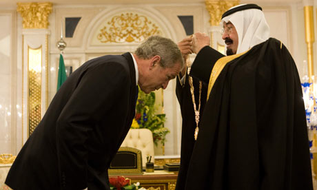 Saudi King gives Bush Jr a medal